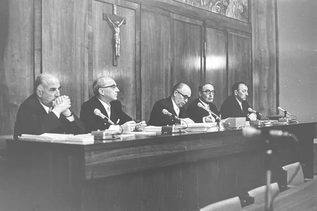 Il collegio dei giudici del tribunale cantonale di Sion, Burgener è il primo a sinistra (foto Thomas Burgener)