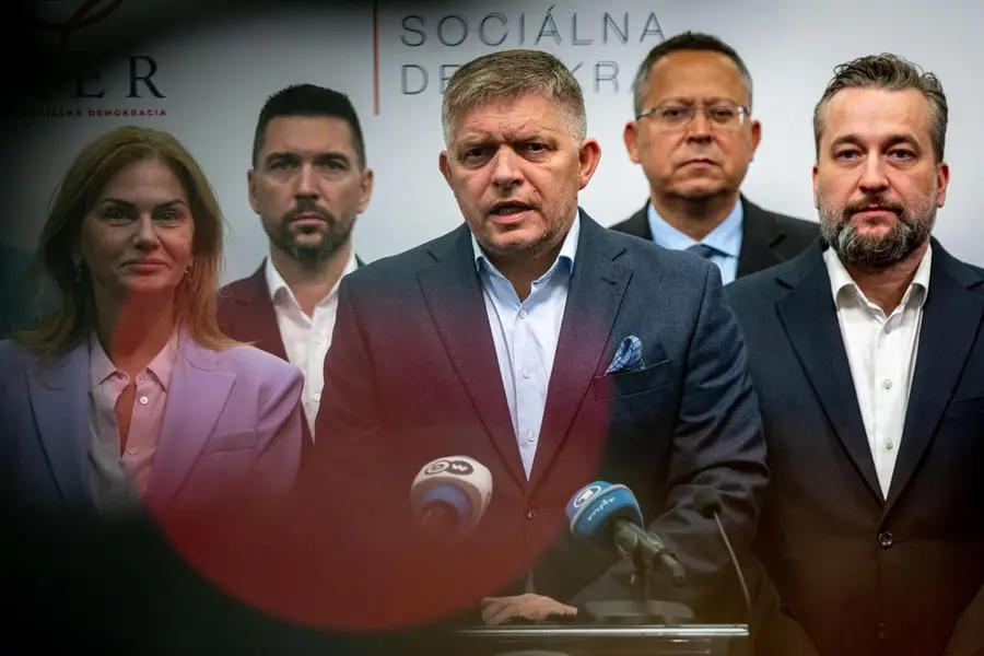 Robert Fico parla con i media dopo le elezioni parlamentari slovacche nella sede del partito a Bratislava, (foto EPA)
