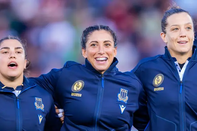 Il pilone della Nazionale Silvia Turani (al centro), da tre anni in Inghilterra, ci racconta il divario tra il nostro sistema e quello britannico (Credits: Gregory Sabin/FIR)