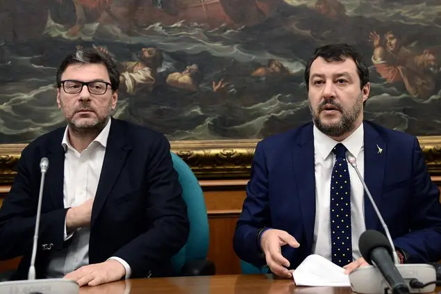 Giancarlo Giorgetti con Matteo Salvini (Foto LaPresse)