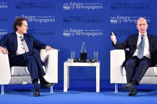 John Elkann e Jeff Bezos sono tra gli ospiti dell'Italian Tech Week. A pochi chilometri di distanza si organizzerà negli stessi giorni il controfestival Italian Tech Resistance (FOTO ANSA)