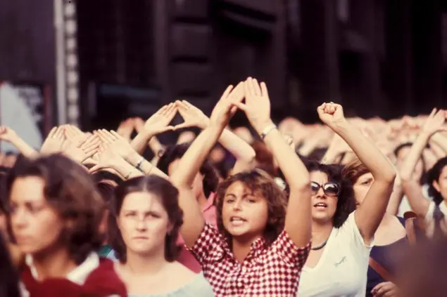 1977 Roma, manifestazione delle femministe dell'UDI a favore della legge sull'aborto