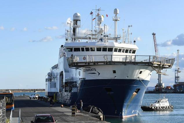 La nave di soccorso Geo Barents battente bandiera norvegese trasporta 572 migranti ed \\u00E8 arrivata al porto di Catania, in\\u00A0Sicilia, domenica 6 novembre.\\u00A0(AP Photo/Salvatore Cavalli)