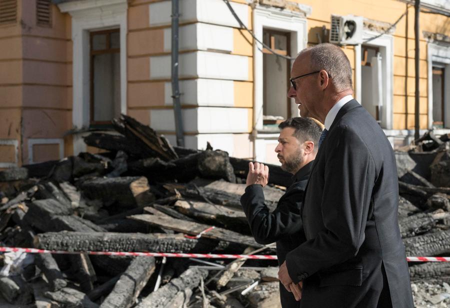 Putin attacca Kiev mentre c’è Merz: «Basta, va fermato»