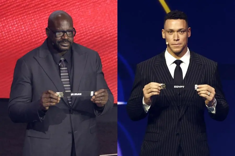 Un collage dei momenti in cui Shaquille O'Neal e Aaron Judge hanno estratto Iran ed Egitto al sorteggio dei Mondiali 2026 (FOTO EPA)