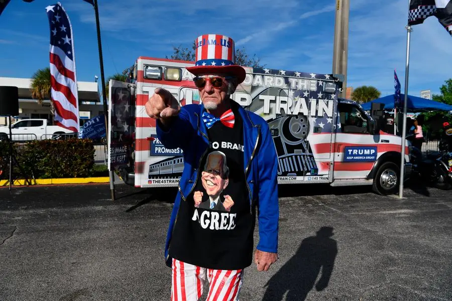 WEST PALM BEACH, FL - JANUARY 06: A general view as Pro Trump supporters rally in West Palm Beach, Florida on the Anniversary of the January 6, 2021 insurrection at the U.S. Capitol in Washington D.C. on January 6, 2022 in West Palm Beach Florida. Credit: mpi04/MediaPunch /IPX