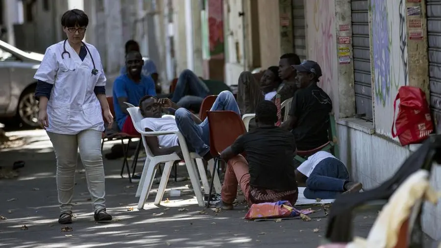 Da Milano a Napoli, nelle periferie la salute è un optional. Le associazioni suppliscono allo Stato