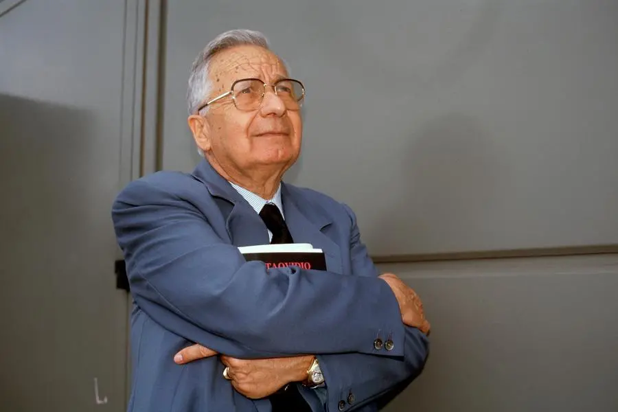 ©lapresse archivio storico politica anno 1990 Licio Gelli nella foto: Licio Gelli alla presentazione del suo libro \\\"Come arrivare al successo\\\"