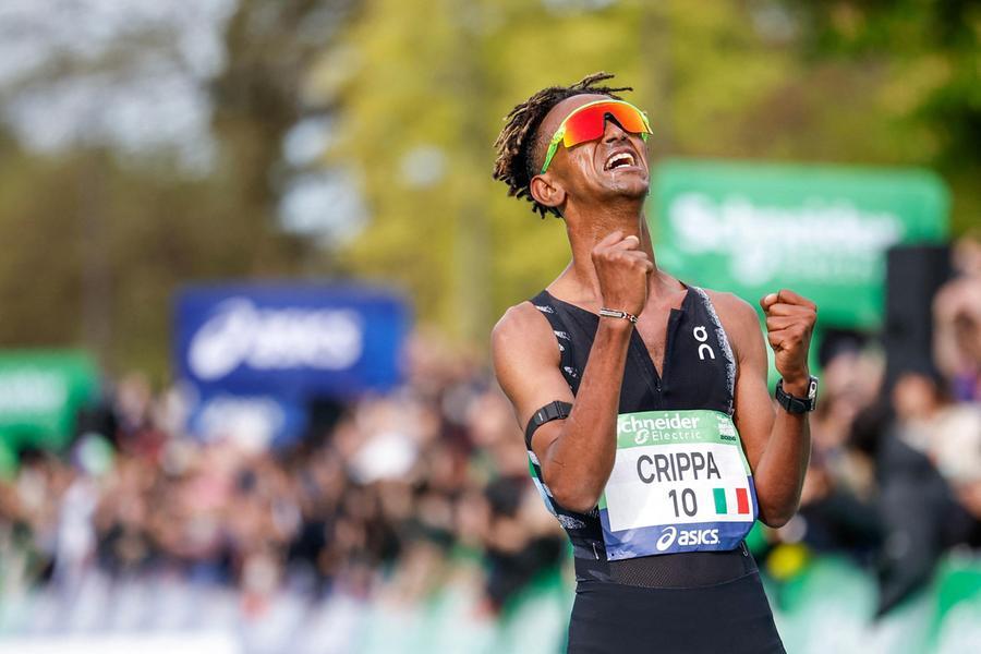 Impresa di Yeman Crippa: l’italiano ha vinto la maratona di Parigi