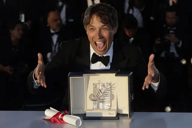 Il regista Sean Baker ha vinto la Palma d'Oro per Anora (foto EPA)