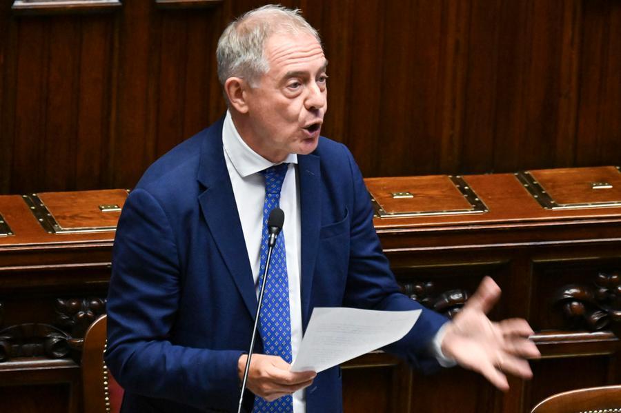 Rai, Urso guida la nuova cavalcata della destra contro Ranucci. Ad agosto la riforma in aula