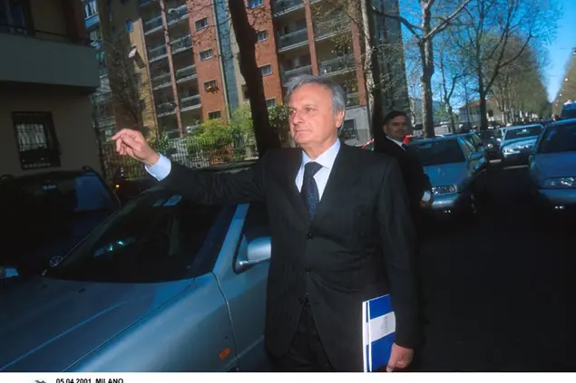 05.04.2001 MILANO ECONOMICO RELAZIONE CONSOB CALISTO TANZI PARMALAT ©R.FRANCESCHIN LAPRESSE