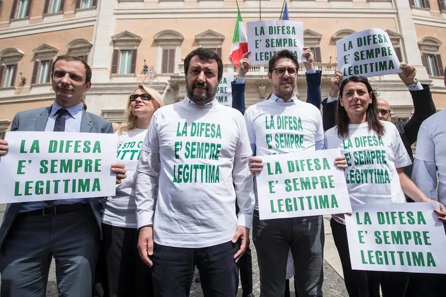 Foto Roberto Monaldo / LaPresse 04-05-2017 Roma Politica P.zza Montecitorio - Protesta della Lega Nord contro la legge sulla Legittima Difesa Nella foto Matteo Salvini e i parlamentari della lega durante la protesta Photo Roberto Monaldo / LaPresse 04-05-2017 Rome (Italy) Protest by lega nord party against the law on Legitimate Defense In the photo Matteo Salvini