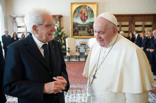Mattarella e papa Francesco, lo scorso 16 dicembre (Vatican Media / Spaziani. Photo by: Vatican Media / Spaziani./picture-alliance/dpa/AP Images)