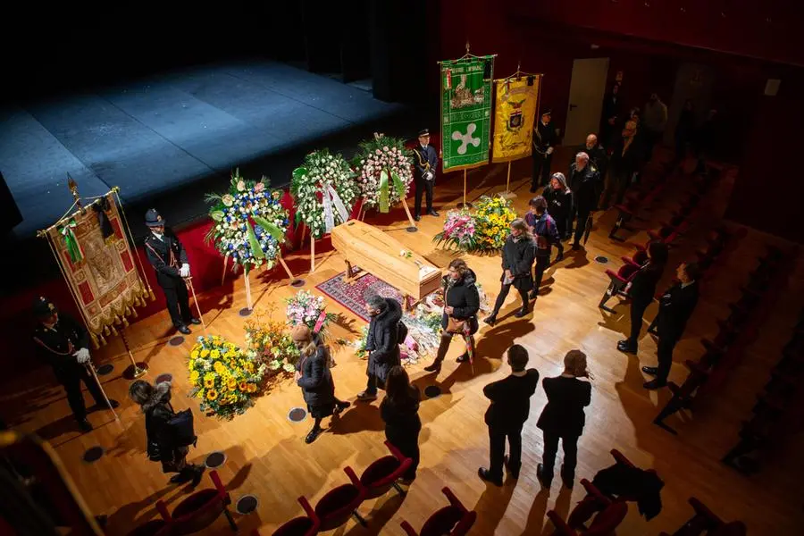 La camera ardente allestita al Piccolo Teatro per Ornella Vanoni (FOTO ANSA)