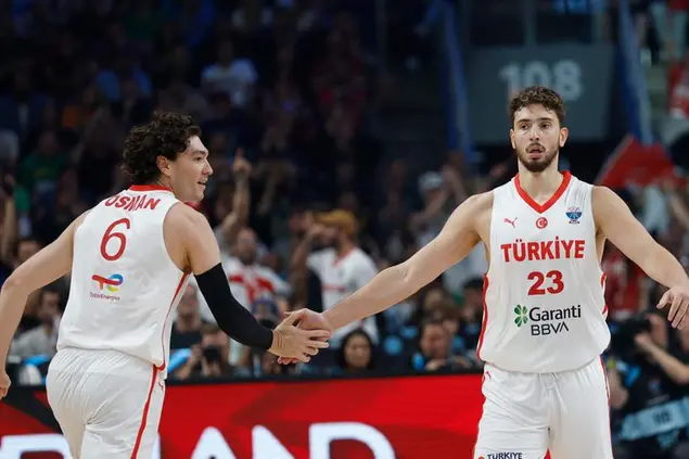 Gli atleti Cedi Osman e Alperen Sengun