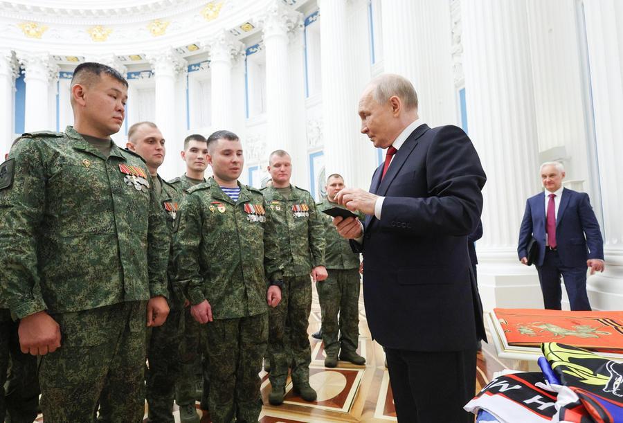 Così l’Europa continua a mandare armi a Putin