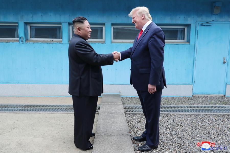 Due leader in conflitto, un'area di tensione, soldati statunitensi in Corea del Sud