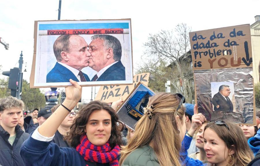 Trionfo di Magyar, l’Ungheria cambia pagina: Orbán ammette la sconfitta. Smacco per gli alleati globali