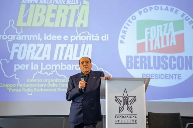 Foto LaPresse 17 Dicembre 2022 Milano, Italia - politica - Evento 'Programmi, idee e priorità di Forza Italia per la Lombardia' con intervento di Silvio Berlusconi e presentazione simbolo elettorale per le prossime regionali. Nella foto: Silvio Berlusconi December 17, 2022 Milan, Italy - politics - Event 'Programmes, ideas and priorities of Forza Italia for Lombardy' with speech by Silvio Berlusconi and presentation of the electoral symbol for the next regional elections. In the pic: Silvio Berlusconi