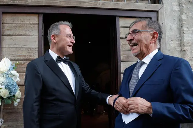 Edmondo Cirielli e Ignazio La Russa a Santa Maria in Tempulo durante la cerimonia di matrimonio di Cirielli e Campitiello