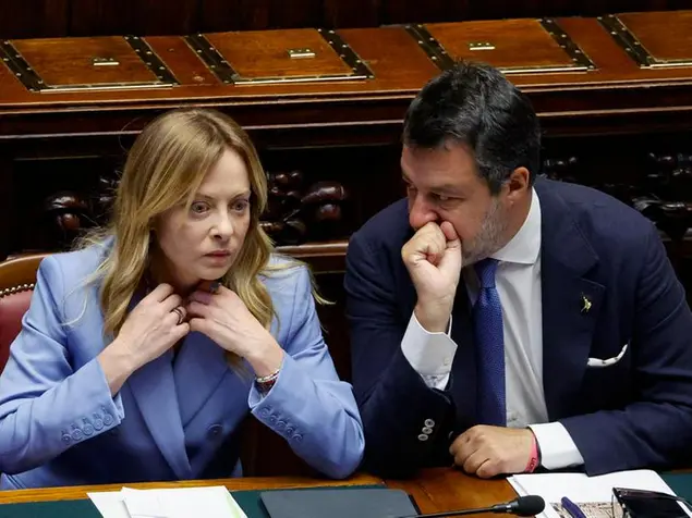 Quel vizio di fare causa ai giornalisti: quali sono i politici che querelano di più i cronisti