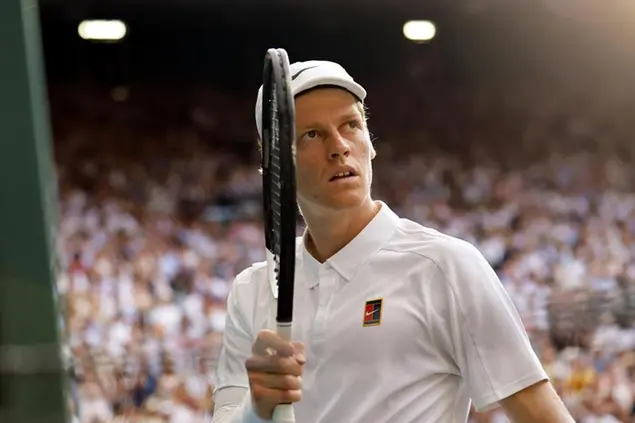 Domenica, sconfiggendo lo spagnolo Carlos Alcaraz, l'italiano Jannik Sinner ha vinto il primo Wimbledon della sua carriera