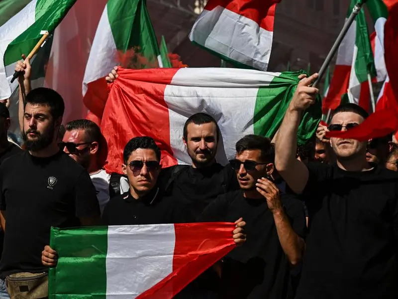 Dalla difesa della razza alla remigrazione: le radici dell’ossessione identitaria