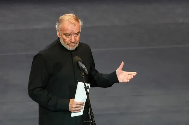 Dopo lettere aperte alle istituzioni europee e italiane, raccolte firme e polemiche, è stato annullato il concerto del direttore d’orchestra russo Valerij Gergiev nella Reggia di Caserta