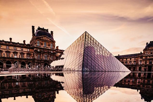 (Il Louvre. Foto Unsplash)