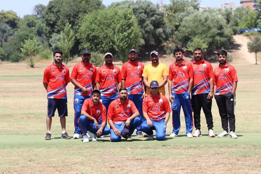 Giocatori pakistani e indiani si allenano al cricket nel Sud pontino, costruendo legami e identità