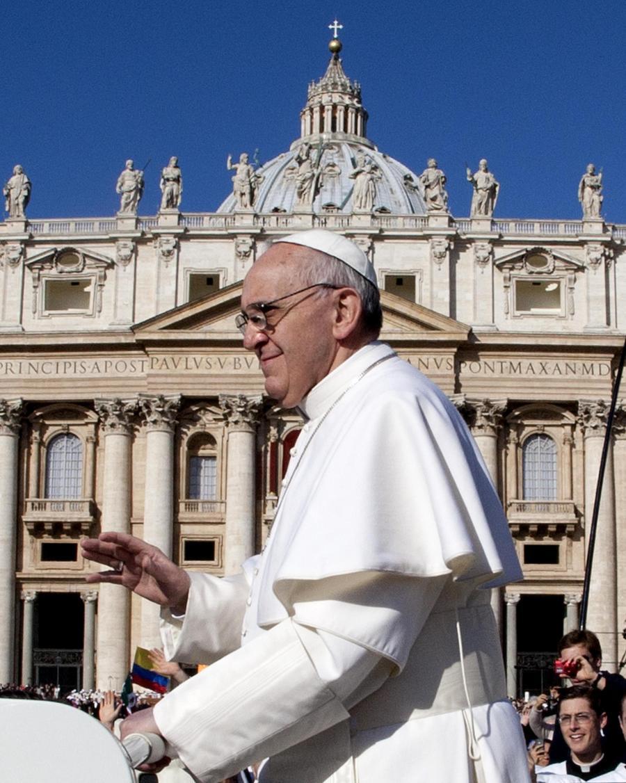 Dio abita nel «mondo a pezzi»: un anno senza papa Francesco