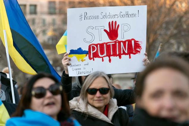 Demonstrators rally outside of the White House in solidarity with Ukraine, Sunday, Feb. 20, 2022, in Washington. ( AP Photo/Jose Luis Magana)