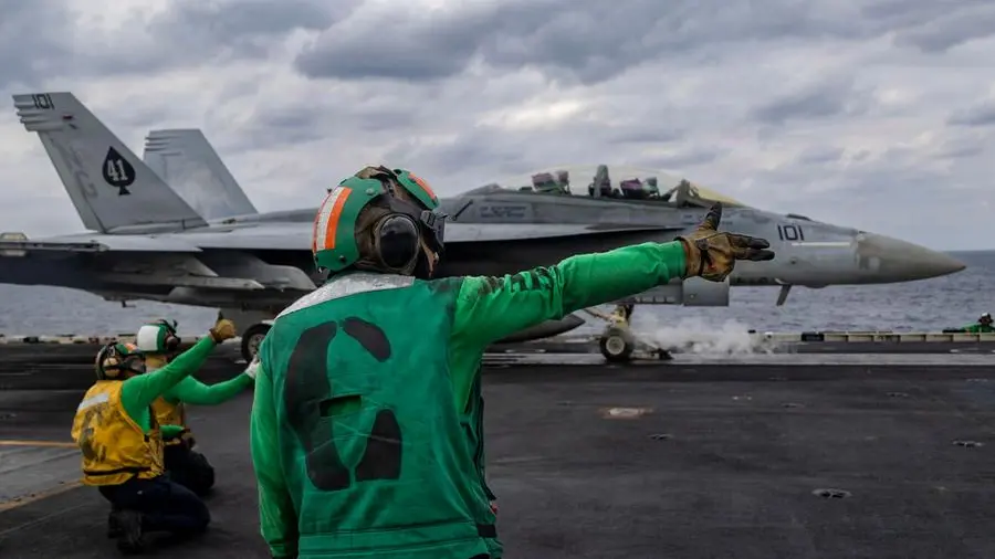 Navi cinesi pattugliano mare conteso, Usa esauriti su fronte orientale