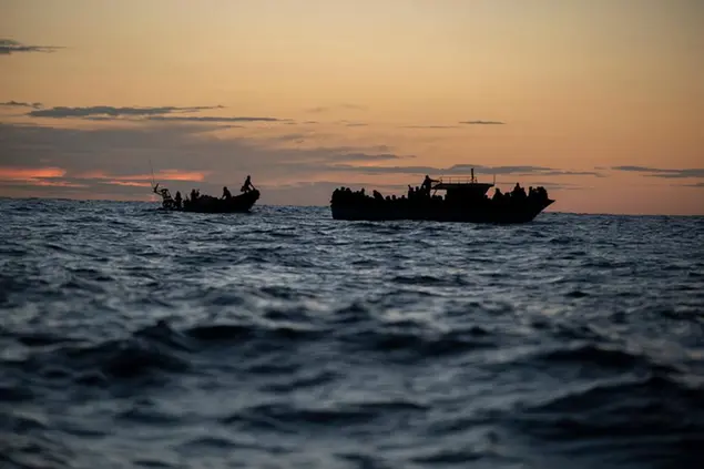 31 dicembre 2020, la nave Open Arms salva 169 migranti tra Libia e Lampedusa. Foto AP/Joan Mateu