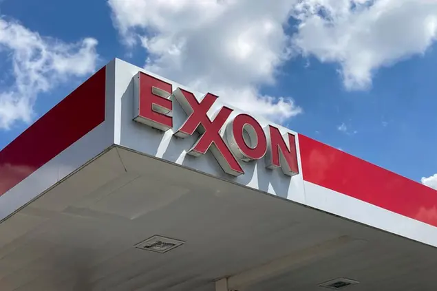 Una stazione di benzina della Exxon nel New Jersey (Foto STRF/STAR MAX/IPx)