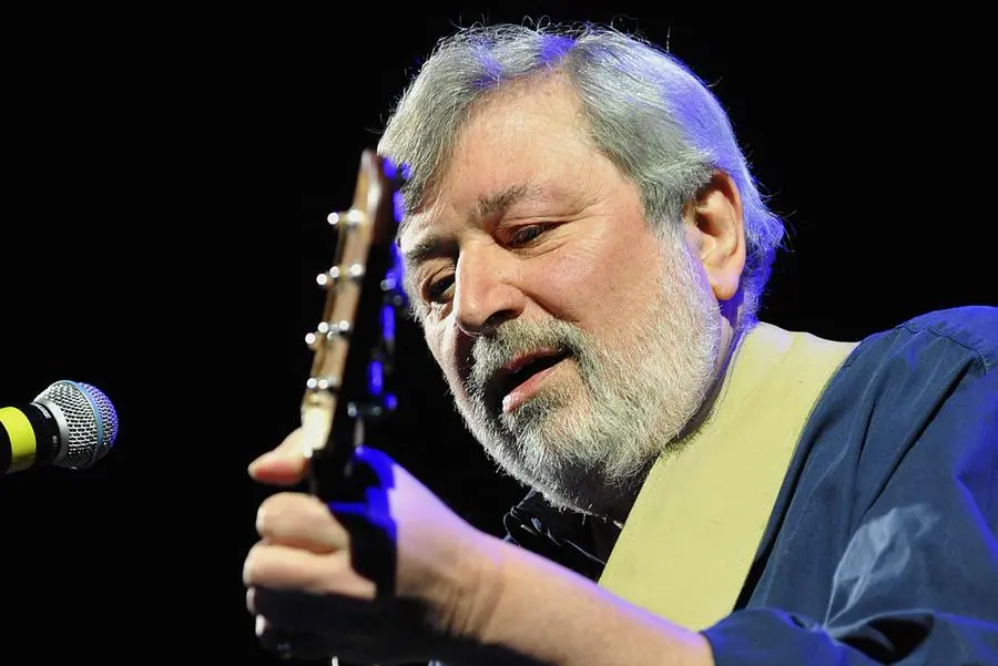 Guccini, la cicala e la formica: come mandare a quel paese La Fontaine