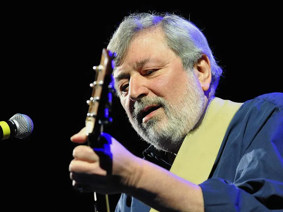 Guccini, la cicala e la formica: come mandare a quel paese La Fontaine