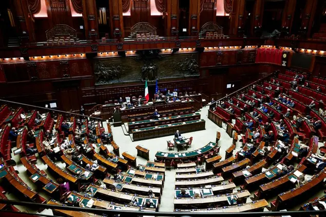 Il reato di femminicidio è legge. In Senato la maggioranza fa slittare l'ok  al ddl sul consenso