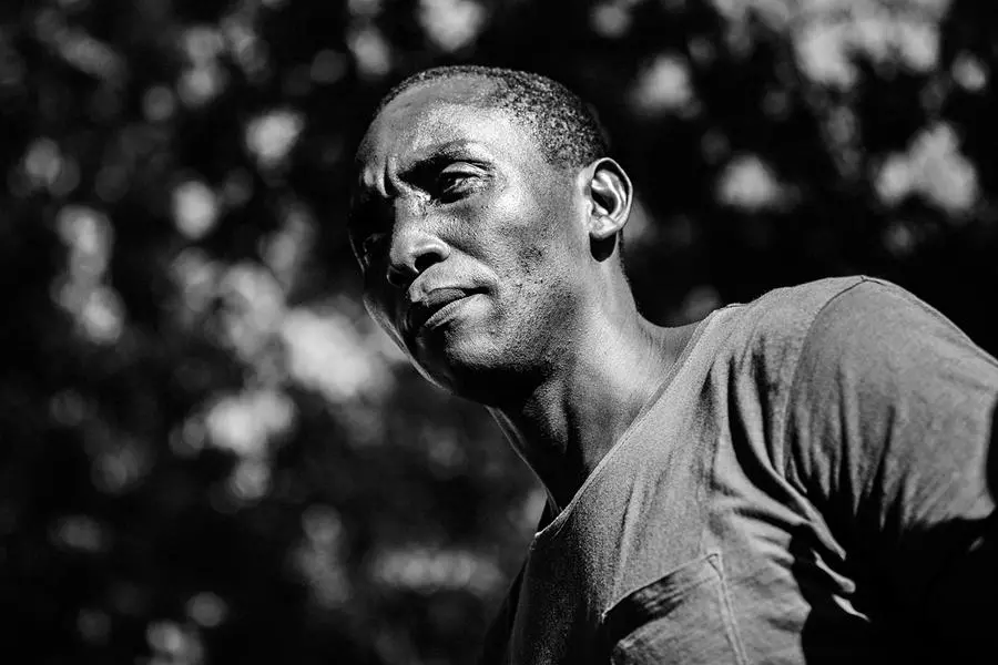 16/06/2020 Roma, il sindacalista Aboubakar Soumahoro si incatena per protesta e chiede un incontro col presidente del Consiglio per una riforma della filiera agricola