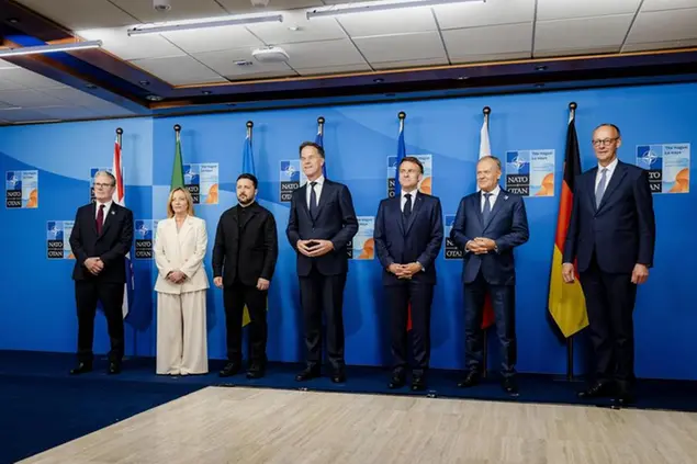 Una riunione della Nato in Olanda