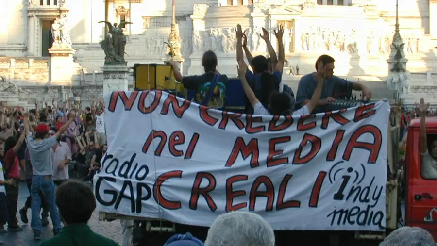 https://www.editorialedomani.it/fatti/indymedia-g8-genova-2001-rivoluzione-immagini-voci-icipa7py social preview image