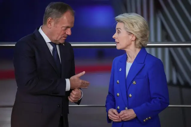 (Tusk con von der Leyen. Foto Ansa)