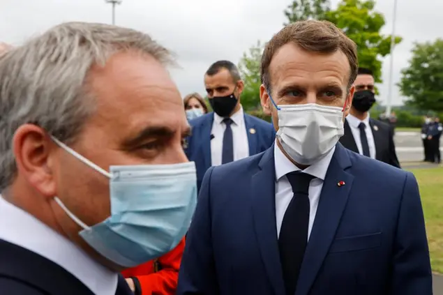 (Xavier Bertrand ed Emmanuel Macron. Foto AP)
