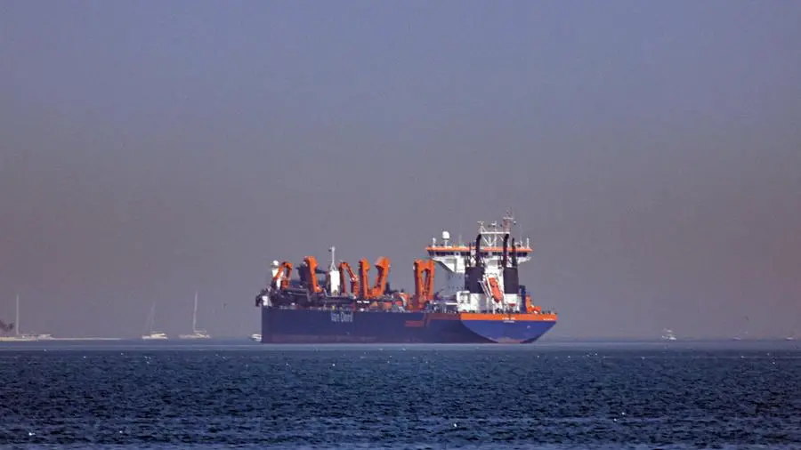 «Centinaia di petroliere ferme ai lati di Hormuz», perché lo Stretto è così strategico