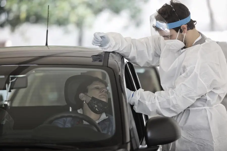 03/01/2022 Mestre, Code all' Hub di Piazzale Giustiniani per i tamponi. Tamponi Drive Through