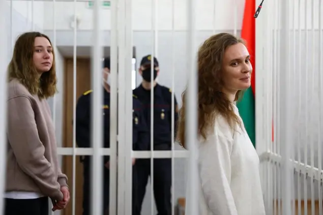 (Le due giornaliste\\u00A0Daria Chultsova e Katsiaryna Andreyeva condannate a due anni di reclusione. Foto LaPresse)