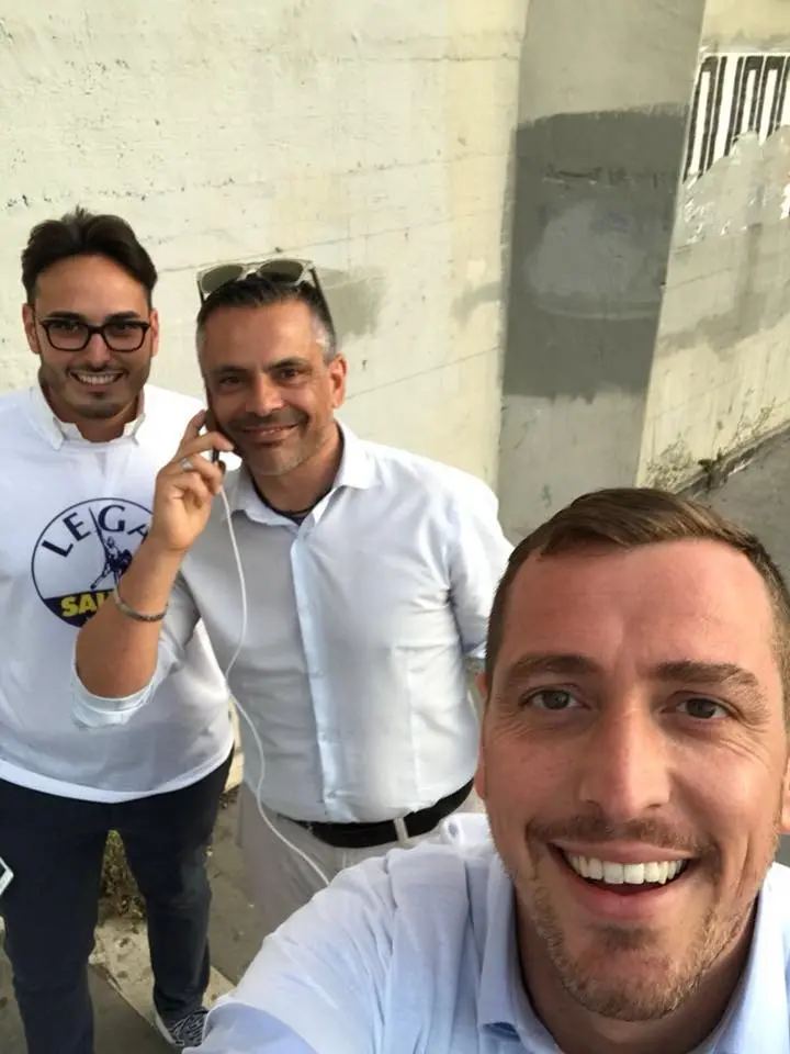 La foto di Di Marcantonio con la felpa della Lega e il responsabile del partito a\\u00A0Latina, che si è dimesso il giorno prima degli arresti contro il clan