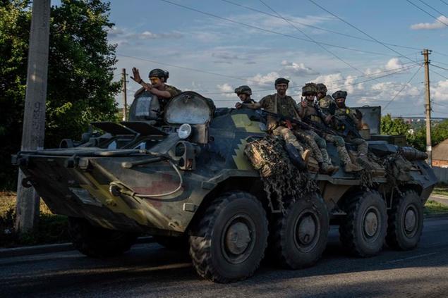 Ukrainian soldiers ride a tank, on a road in Donetsk region, eastern Ukraine, Wednesday, July 20, 2022. Russian Foreign Minister Sergey Lavrov told state-controlled RT television and the RIA Novosti news agency that Russia has expanded its \\\"special military operation\\\" from eastern Ukraine's Donetsk and Luhansk provinces to include the Kherson and Zaporizhzhia regions and other captured territories. (AP Photo/Nariman El-Mofty)