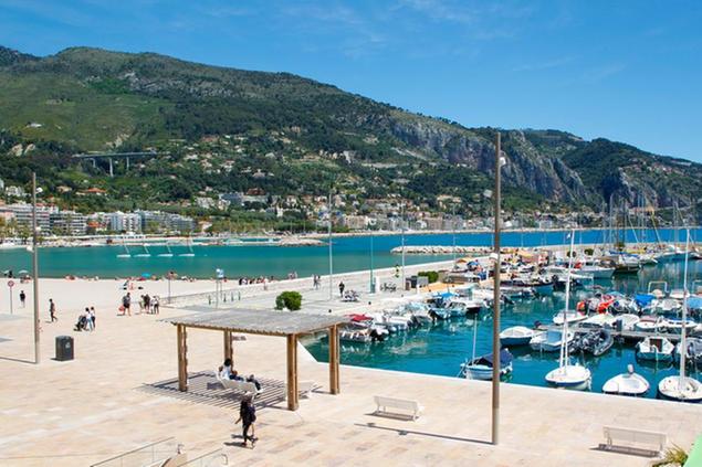 Menton, France - May 12, 2021: Summer Pre Season Preparations at the Beach and Restaurants in Menton. Sea, Meer,Tourism, Vacation, Vacances, Urlaub Photo by: Mandoga Media/picture-alliance/dpa/AP Images
